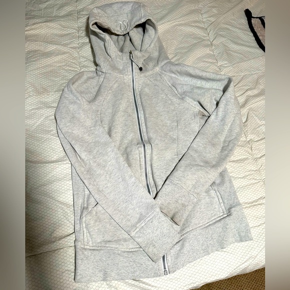 lululemon athletica Tops - Lululemon light heather grey size 8 scuba!